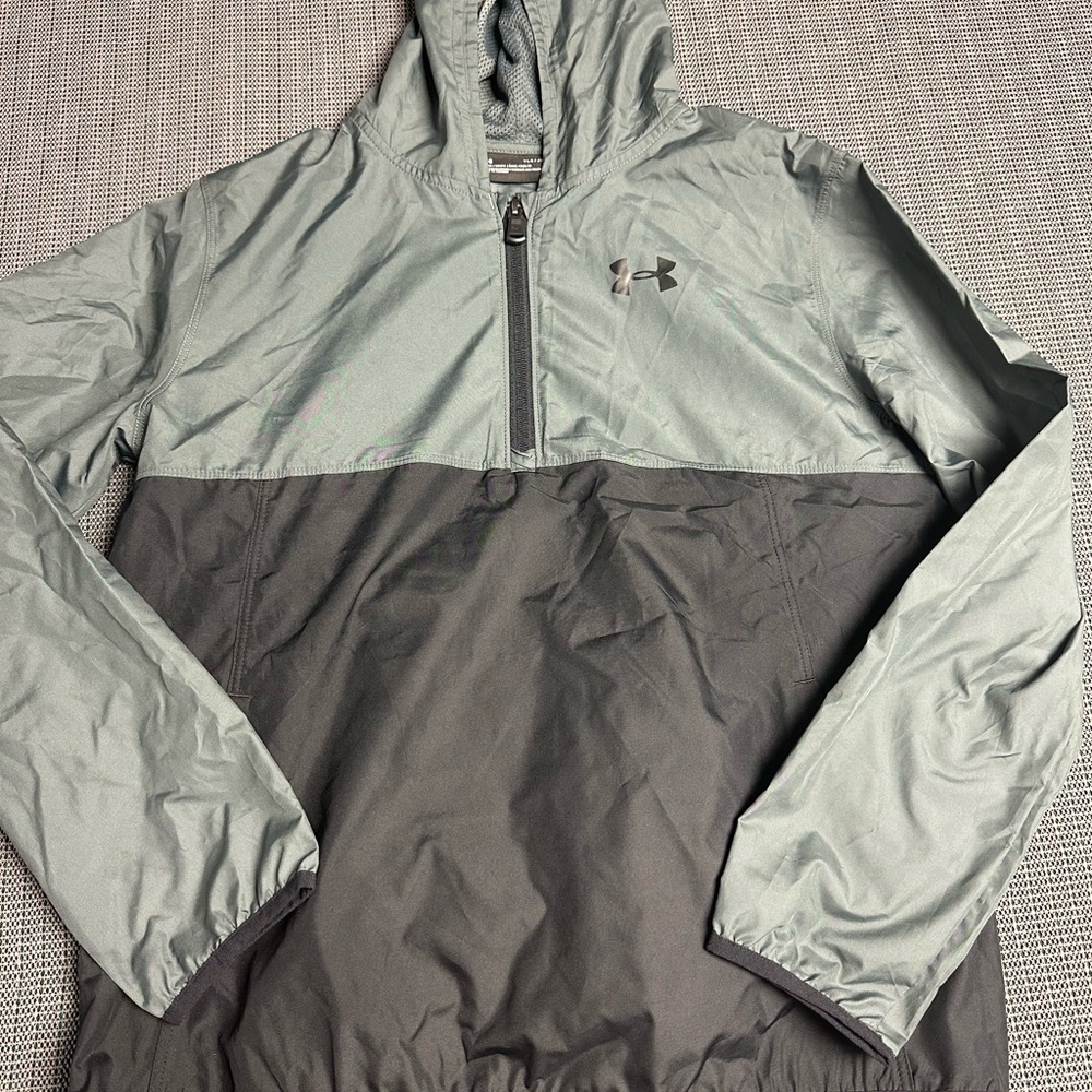 YLG Under Armour grey 3/4 zip pullover/windbreaker
